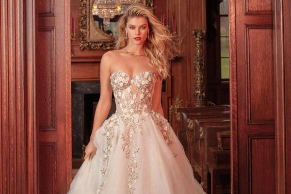 ガリアラハヴのエイリンを着るモデル