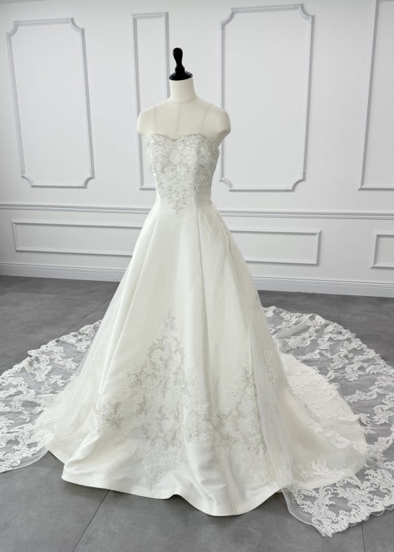 Sopracima A-line Wedding Dress Off-White First Owner Long Train Back Ribbon