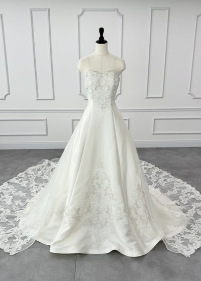 Sopracima A-line Wedding Dress Off-White First Owner Long Train Back Ribbon