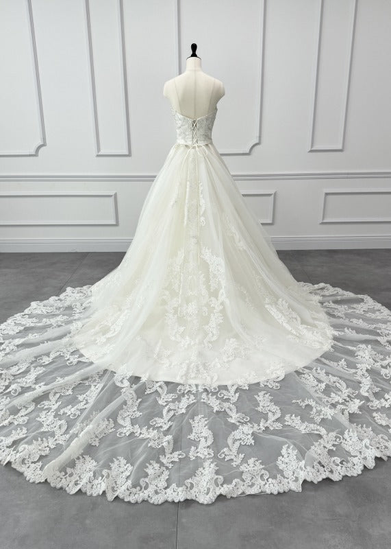 Sopracima A-line Wedding Dress Off-White First Owner Long Train Back Ribbon