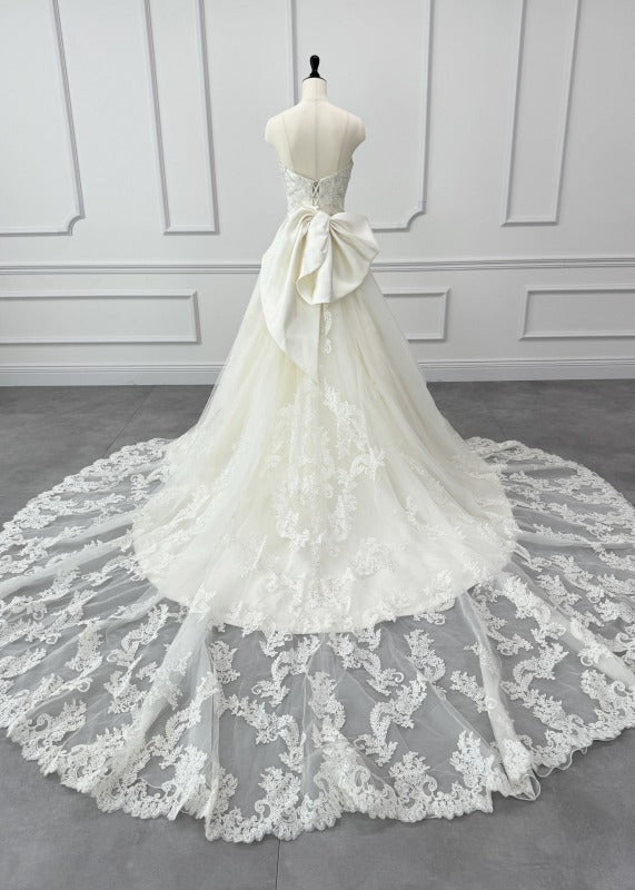 Sopracima A-line Wedding Dress Off-White First Owner Long Train Back Ribbon