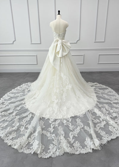 Sopracima A-line Wedding Dress Off-White First Owner Long Train Back Ribbon