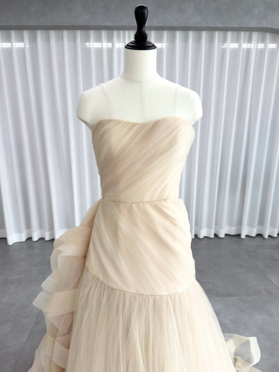 Vera Wang Brushed Frill A-Line의 흰색