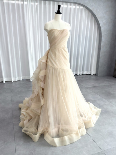 Vera Wang Brushed Frill A-Line의 흰색