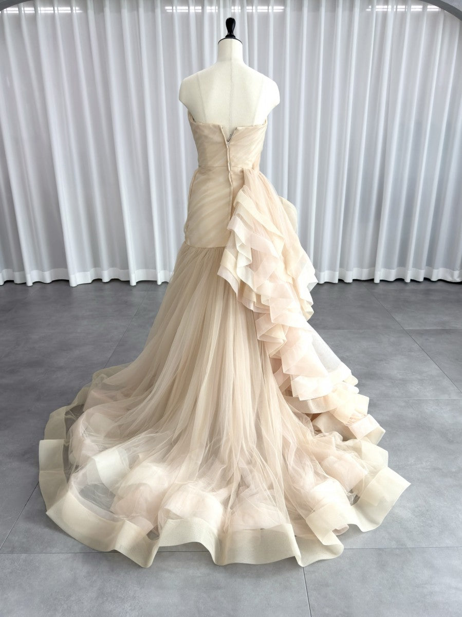 Vera Wang Brushed Frill A-Line의 흰색