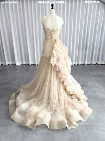 Vera Wang Brushed Frill A-Line의 흰색