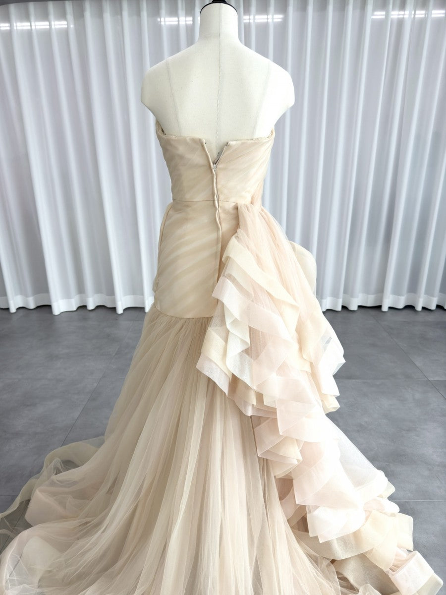 Vera Wang Brushed Frill A-Line의 흰색