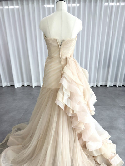 Vera Wang Brushed Frill A-Line의 흰색