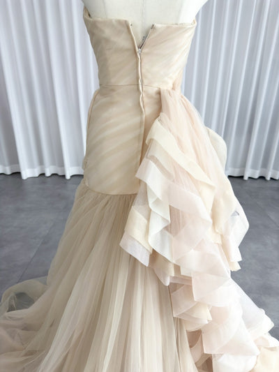 Vera Wang Brushed Frill A-Line의 흰색