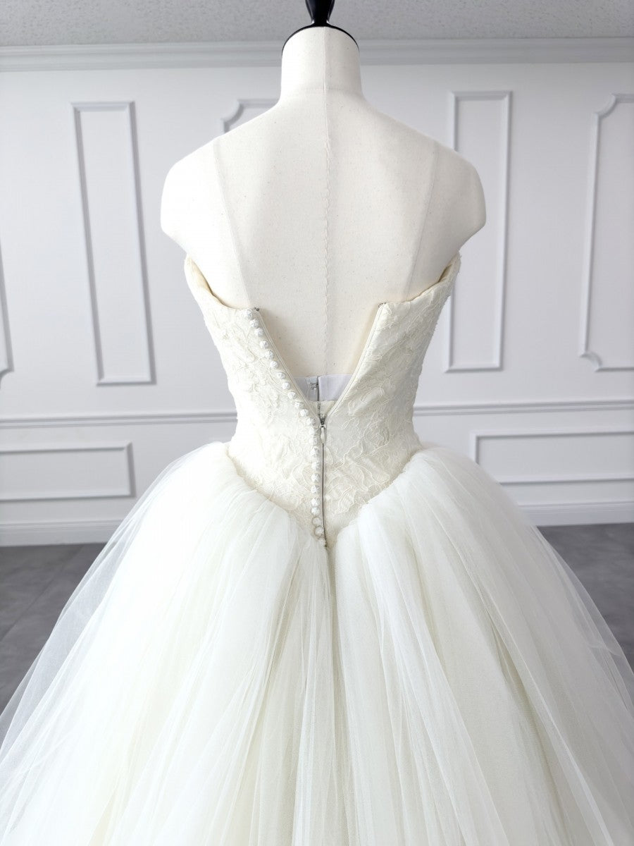 Vera Wang BRIDE Kate Hudson's Ballerina Princess Line