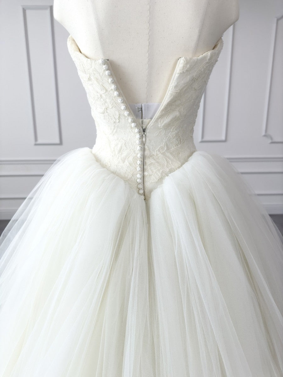 Vera Wang BRIDE Kate Hudson's Ballerina Princess Line