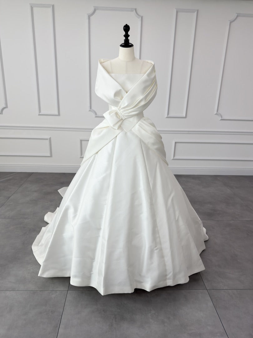 エマリーエ | ウェディングドレス 販売・レンタルなら【&Belle】