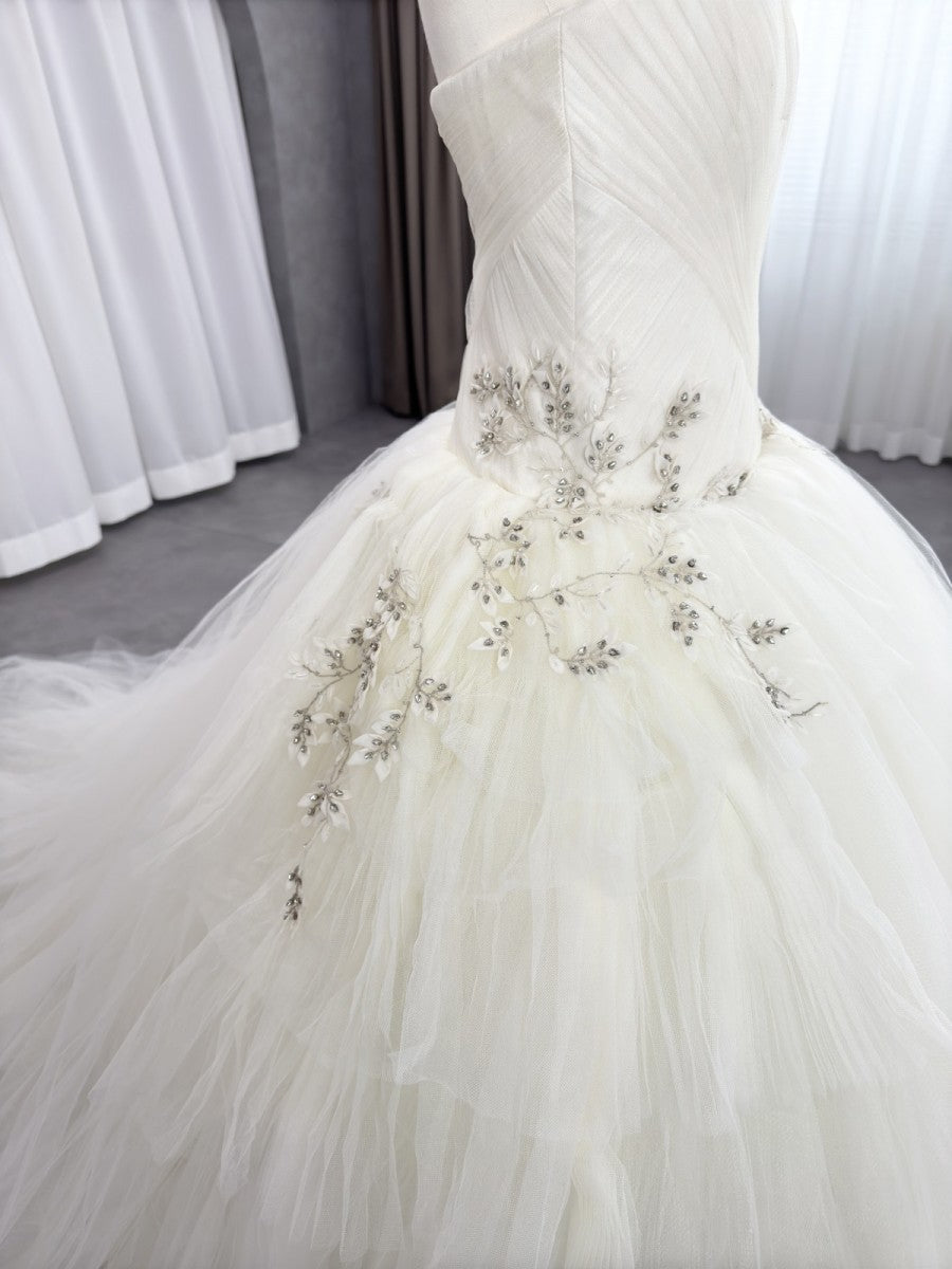 VERA WANG HAUTE Louisa Princess Line